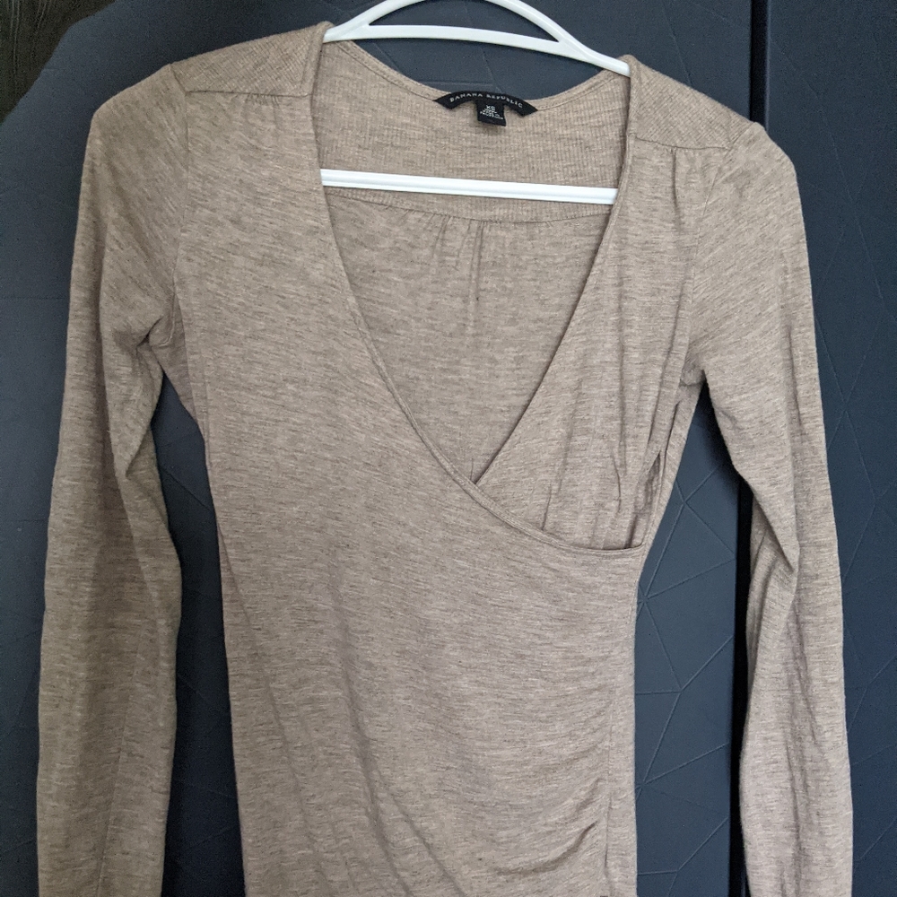 Banana Republic tan 3/4 sleeve wrap shirt size xs